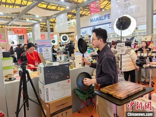 開春展銷熱，電商實體共繁榮 上海百貨市場迎來暖春新氣象